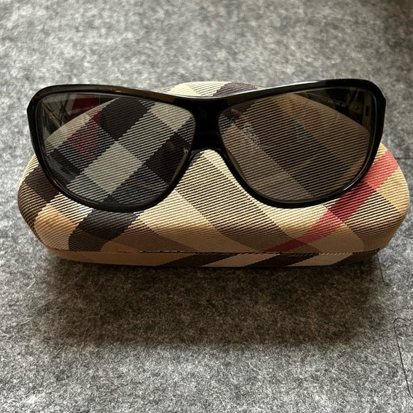 Burberry Sunglasses with Case - Picture 1 of 6